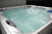 Whirlpool ganzjärhig auf 37 Grad beheizt